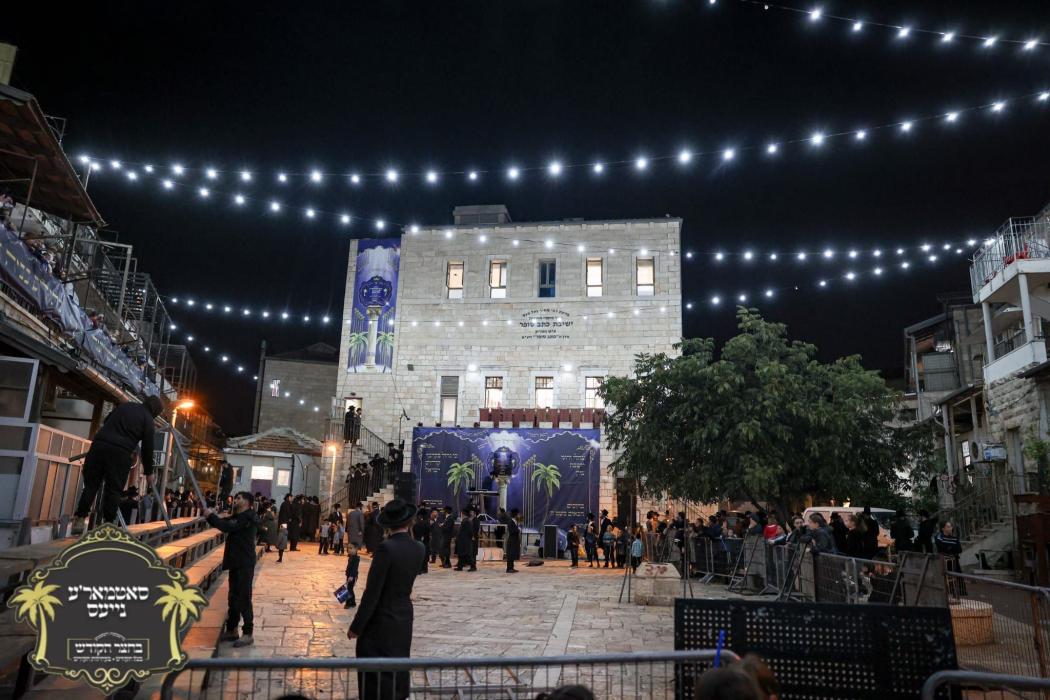 כ''ק רבינו הגה''ק שליט"א ביים משמיע זיין דעם שיעור