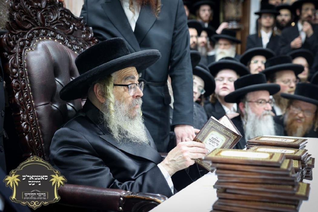 נאך בילדער כ''ק רבינו הגה''ק שליט''א ביים מסיבת לח