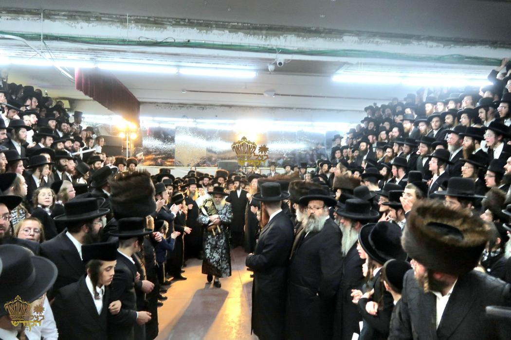 🌴בצל הקודש🌴
רבינו שליט"א ביים הכנסת ספר תורה דורך 