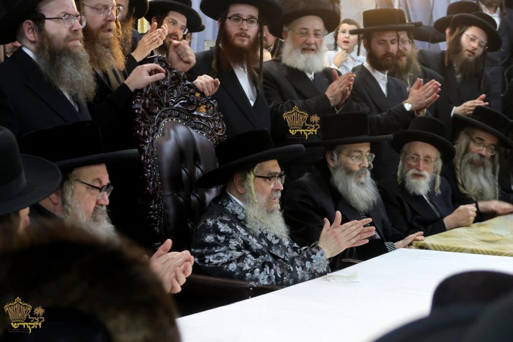 🌴בצל הקודש🌴
רבינו שליט"א ביים מסיבת לחיים לרגל הכנ