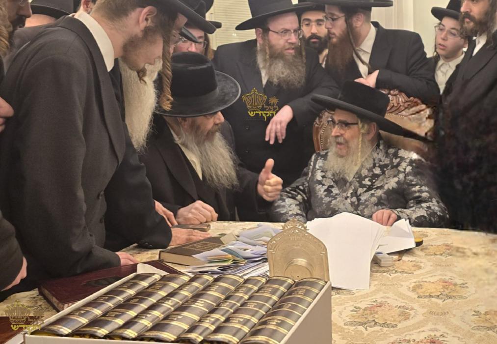 🌴בצל הקודש 🌴
האדמו"ר מטריסק שליט''א אויף א באזוך ב