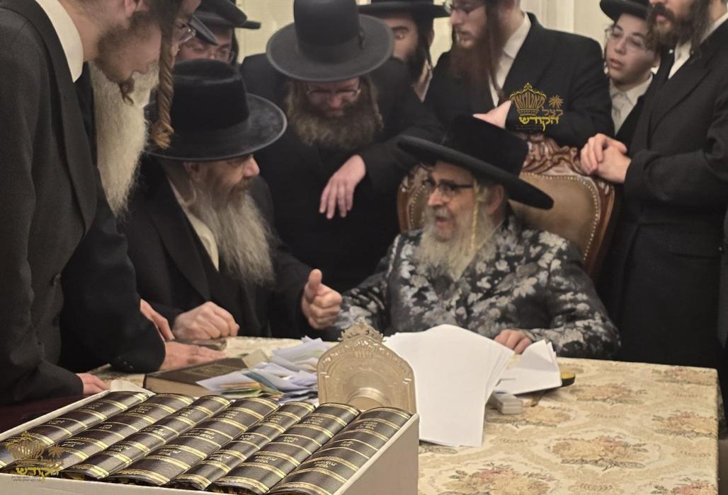 🌴בצל הקודש 🌴
האדמו"ר מטריסק שליט''א אויף א באזוך ב