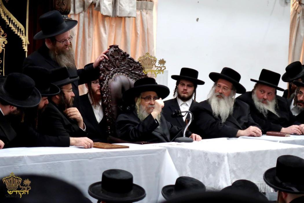 🌴בצל הקודש 🌴
רבינו שליט"א ביים מסיבת לחיים נאך תפי