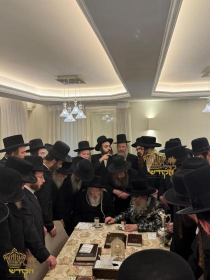 🌴בצל הקודש🌴
האדמו"ר מגור שליט"א אויף ביקור גומלין 