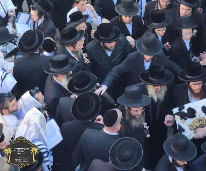 כ''ק רבינו הגה''ק שליט"א ביים אריינקומען אין די מע