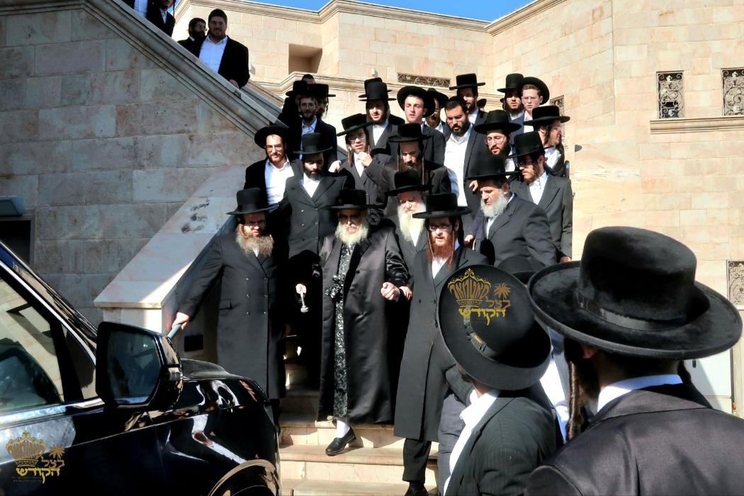 🌴בצל הקודש🌴 
רבינו שליט''א אויף א באזוך ביי הגה"צ 