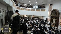 ערשטע בילדער כ''ק רבינו הגה''ק שליט''א ביי תפילת ש