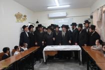 🌴בצל הקודש 🌴
רבינו שליט"א ביים זיך אומקוקן אויף די