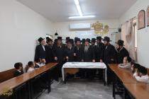 🌴בצל הקודש 🌴
רבינו שליט"א ביים זיך אומקוקן אויף די