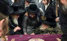 🌴בצל הקודש 🌴
רבינו שליט"א אויף א באזוך ביי כ"ק אדמ