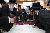 🌴בצל הקודש 🌴
רבינו שליט"א אויף א באזוך ביי כ"ק אדמ