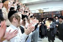 🌴בצל הקודש🌴
רבינו שליט''א ביים מעמד הכנסת ספר תורה