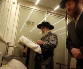 🌴בצל הקודש 🌴
רבינו שליט''א ביי תפילת מעריב בבית הא