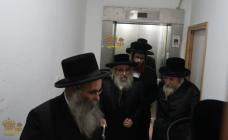 🌴בצל הקודש 🌴
רבינו שליט"א אויף א באזוך ביי כ"ק אדמ