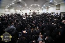 כ''ק רבינו הגה''ק שליט"א ביים משמיע זיין דעם שיעור