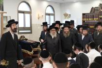 🌴בצל הקודש 🌴
רבינו שליט"א ביים זיך אומקוקן אויף די