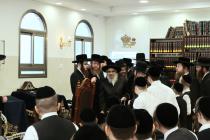 🌴בצל הקודש 🌴
רבינו שליט"א ביים זיך אומקוקן אויף די