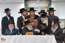 🌴בצל הקודש 🌴
רבינו שליט"א ביים מסיבת לחיים נאך תפי