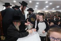 🌴בצל הקודש 🌴
רבינו שליט"א ביים פארטיילן מטבעות פאר