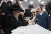 🌴בצל הקודש 🌴
רבינו שליט"א ביים פארטיילן מטבעות פאר