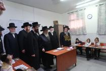 🌴בצל הקודש 🌴
רבינו שליט"א ביים זיך אומקוקן אויף די