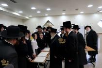 🌴בצל הקודש 🌴
רבינו שליט"א ביים זיך אומקוקן אויף די