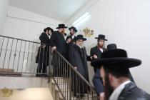 🌴בצל הקודש 🌴
רבינו שליט"א ביים זיך אומקוקן אויף די