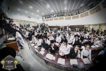 נאך בילדער כ''ק רבינו הגה''ק שליט''א ביים זיך אומק