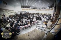 נאך בילדער כ''ק רבינו הגה''ק שליט''א ביים זיך אומק