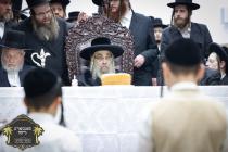 נאך בילדער כ''ק רבינו הגה''ק שליט''א ביים מסיבת לח