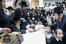 נאך בילדער כ''ק רבינו הגה''ק שליט''א ביים מסיבת לח