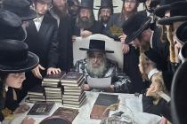 🌴בצל הקודש 🌴
רבינו שליט''א ביים משמיע זיין דברי הד