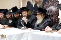 🌴בצל הקודש 🌴
רבינו שליט"א ביים מסיבת לחיים נאך תפי