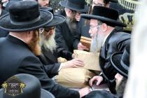 ערשטע בילדער כ''ק רבינו הגה''ק שליט"א ביי אמירת כל