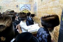 🌴בצל הקודש🌴
רבינו שליט"א ביי תפילת מעריב נאך שלו''