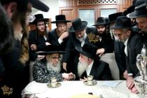 🌴בצל הקודש🌴 
רבינו שליט''א אויף א באזוך ביי הגה"צ 