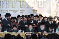 🌴בצל הקודש🌴 
רבינו שליט''א ביים מעמד הפרשת תרומות 