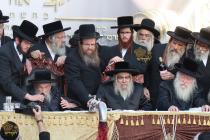 🌴בצל הקודש🌴 
רבינו שליט''א ביים מעמד הפרשת תרומות 