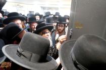 🌴בצל הקודש🌴
רבינו שליט"א ביי קביעות מזוזה אינעם בנ