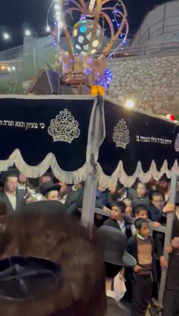 צפת - א הכנסת ספר תורה קומט יעצט פאר לעילוי נשמת ד