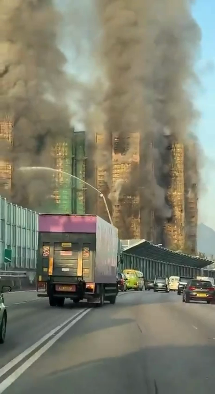אמווייניגסטנס 13 מענטשן זענען געשטארבן אין א מאסיו