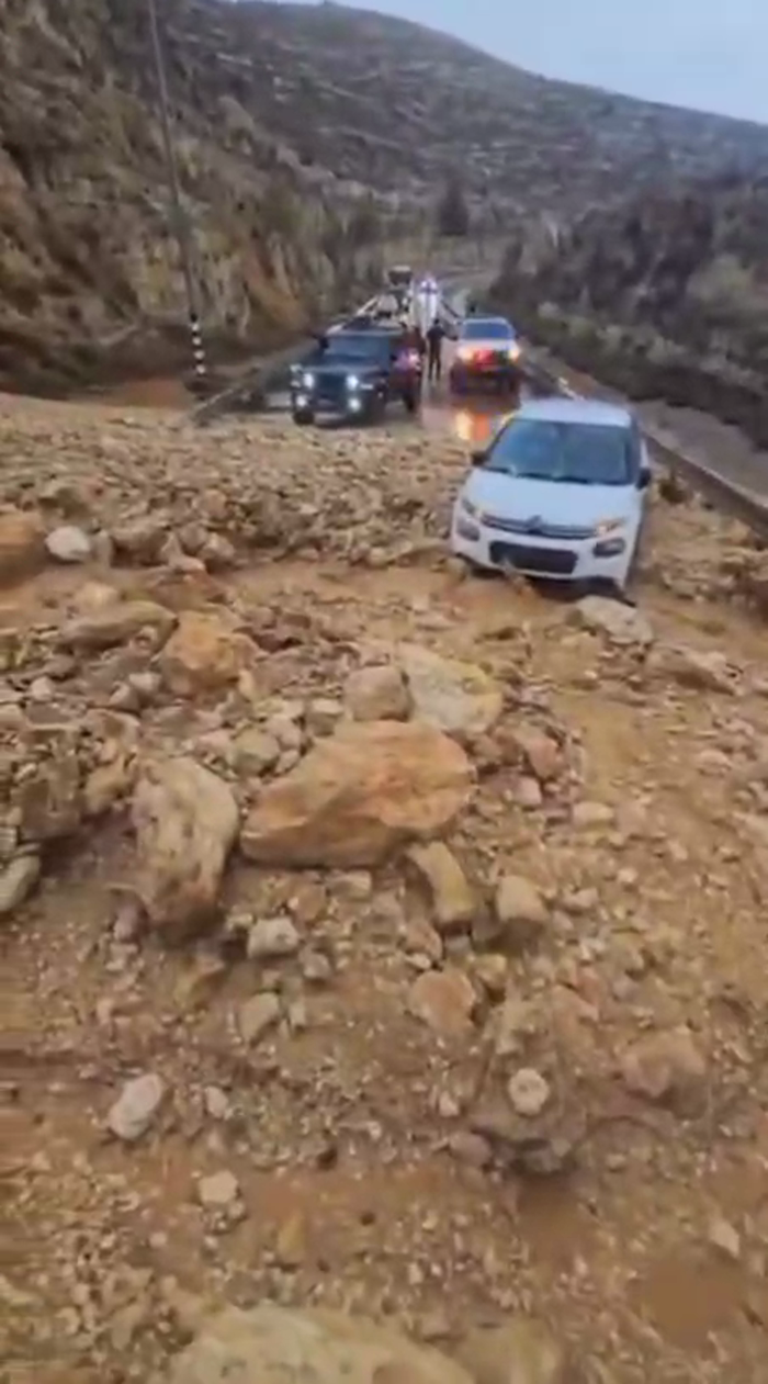 מאסיווע רעגן שטורעמעס האבן פאראורזאכט שטיינער און 