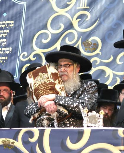 🌴בצל הקודש🌴
רבינו שליט"א ביים מעמד חנוכת הבית פונע