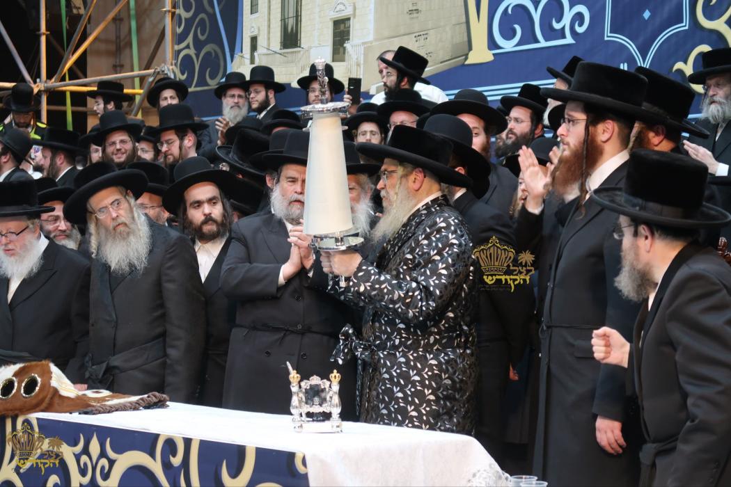 🌴בצל הקודש🌴
רבינו שליט"א ביים מעמד חנוכת הבית פונע