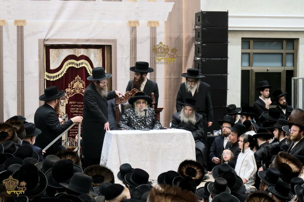 🌴בצל הקודש🌴
רבינו שליט"א ביים מסיבת לחיים בהיכל בי