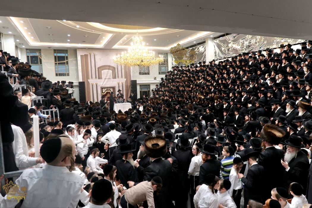 🌴בצל הקודש🌴
רבינו שליט"א ביים מסיבת לחיים בהיכל בי