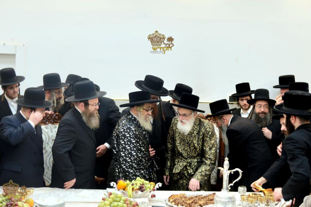 🌴בצל הקודש🌴
רבינו שליט"א אויף א באזוך ביי גיסו האד