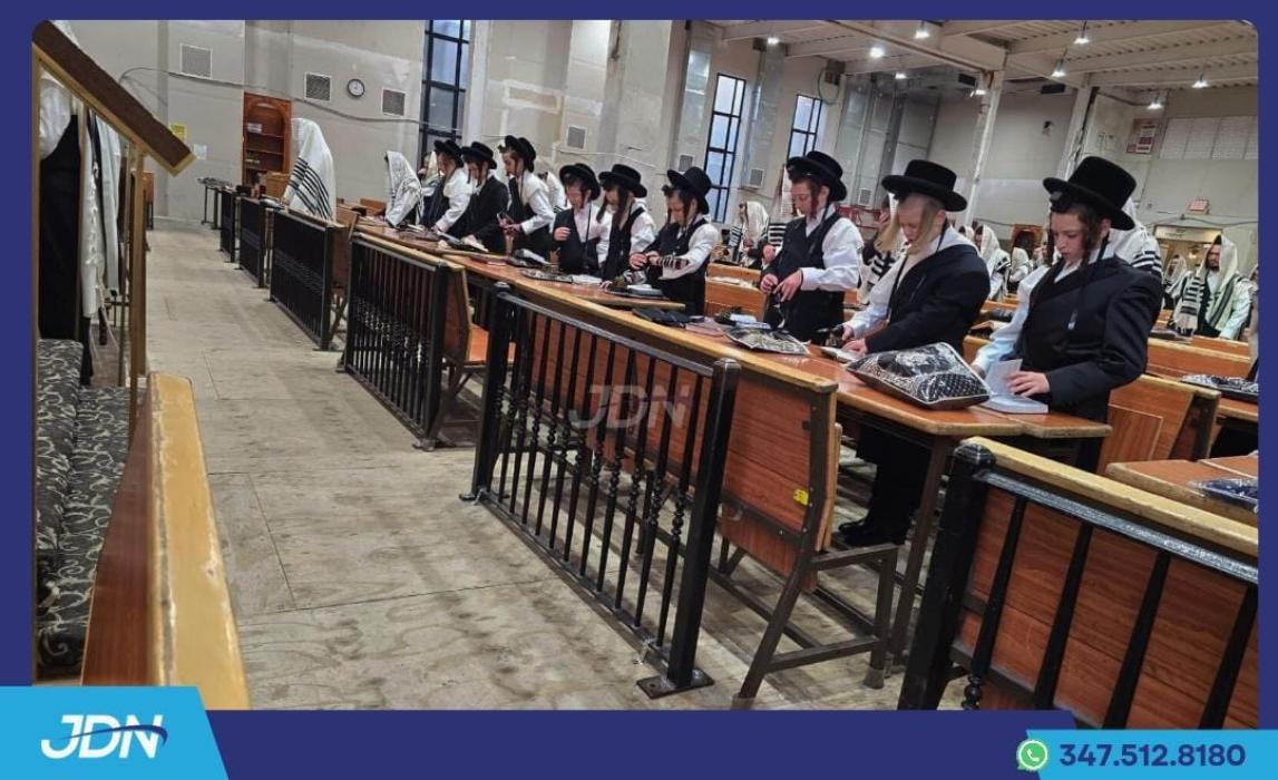 מערערע בר מצוה בחורים היינט ביי תפילת שחרית אין בי