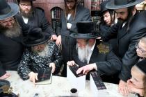 🌴בצל הקודש🌴
רבינו שליט"א אויף א באזוך ביי הגאון רב