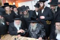 🌴בצל הקודש🌴
רבינו שליט"א אויף א באזוך ביי די רבני 